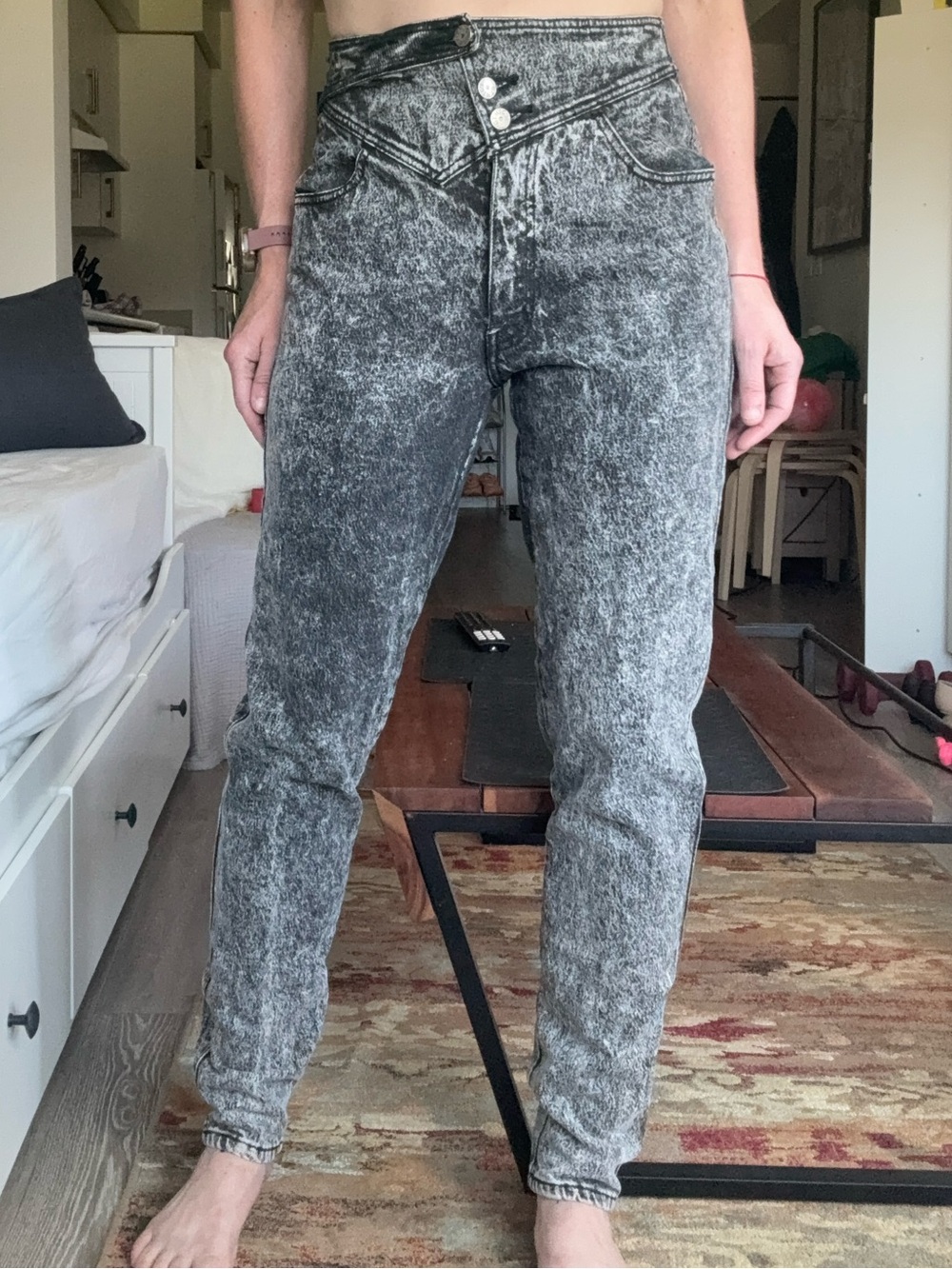 Vintage Ethics Acid Wash High-Waist Mom Jeans - Black Gray. So 80s it’s painful.